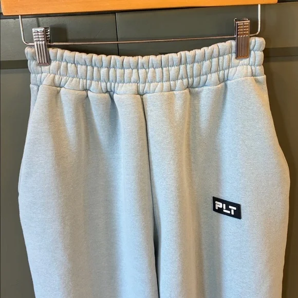 PrettyLittleThing Badge Detailed Strait leg Sweatpants- light blue - Picture 3 of 8